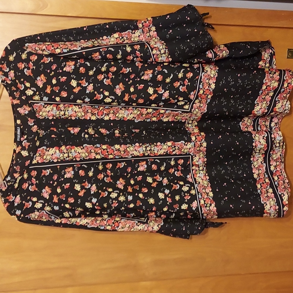 Lane Bryant Roz & Ali floral 3/4 sleeve blouse. Button front, tie sleeves. 3X